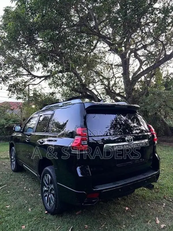 Toyota Land Cruiser Prado 2023