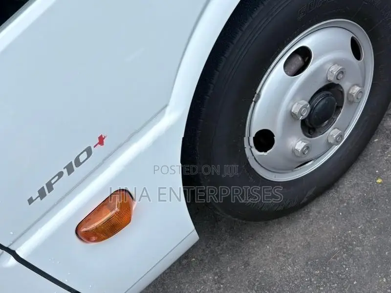 Mitsubishi Rosa 2024