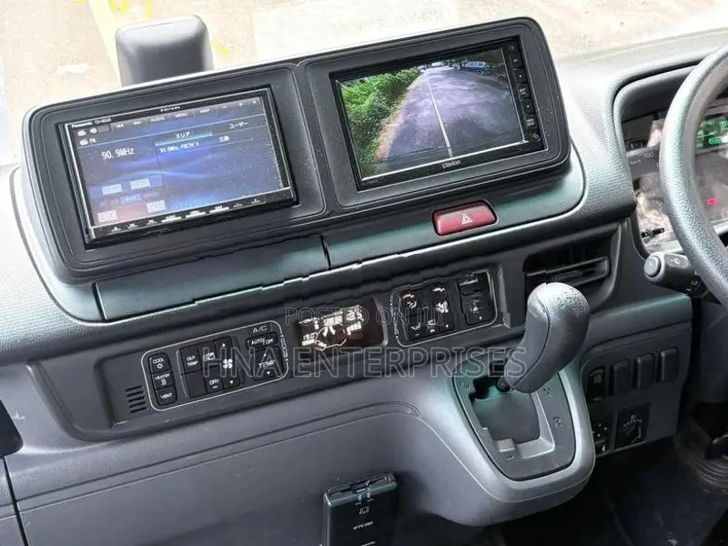 Mitsubishi Rosa 2024