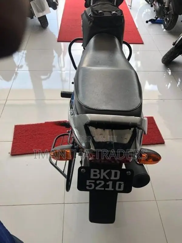 Bajaj CT100 2025
