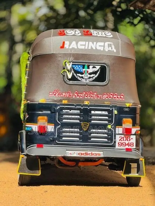 Bajaj RE 2000