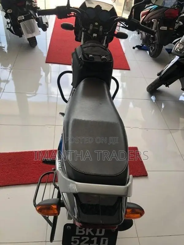 Bajaj CT100 2025