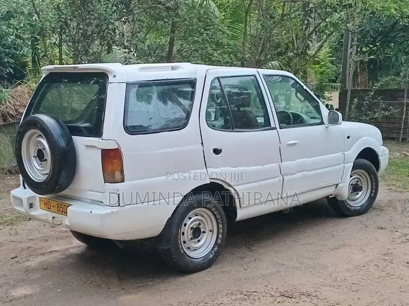 Tata Safari 2003