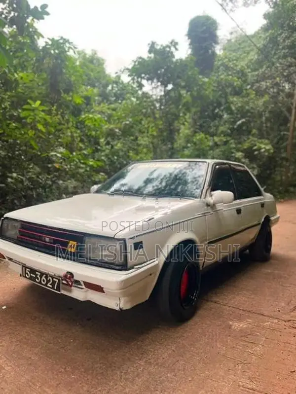 Nissan B11 1985