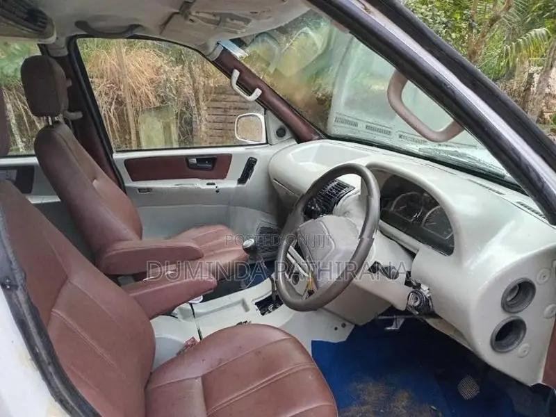 Tata Safari 2003