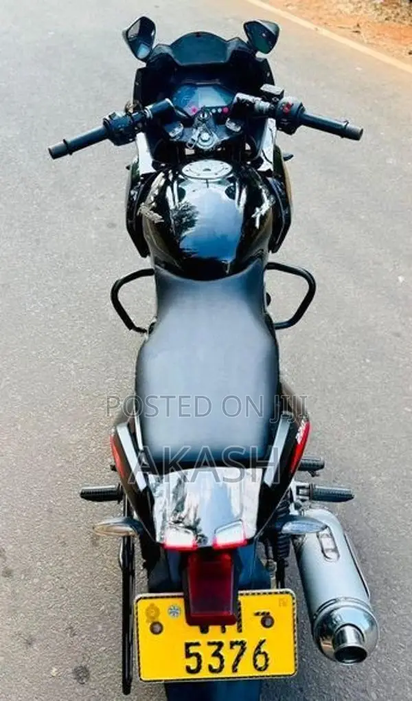 Bajaj Pulsar 220F 2012