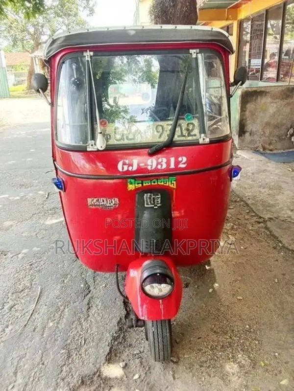 Bajaj RE 2002