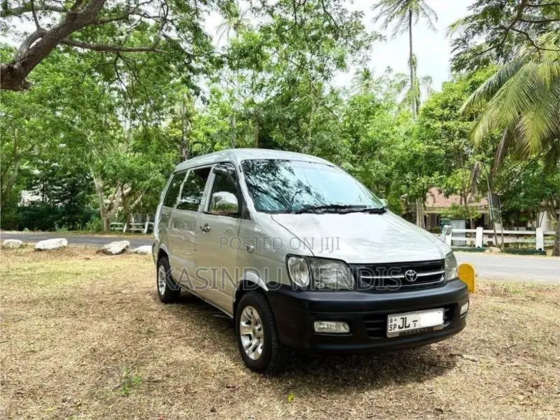 Toyota Noah 2000