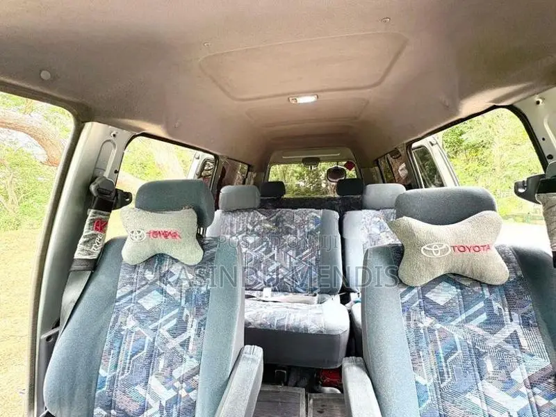 Toyota Noah 2000