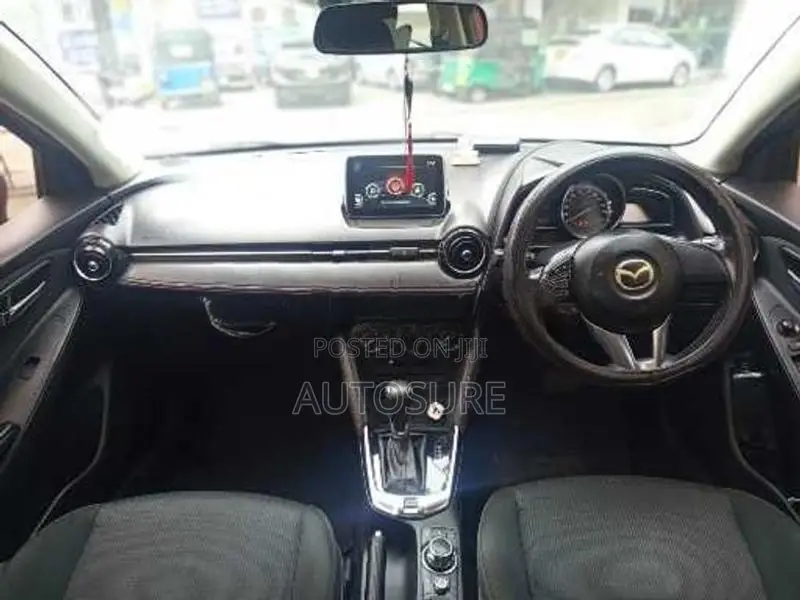 Mazda 2 2015