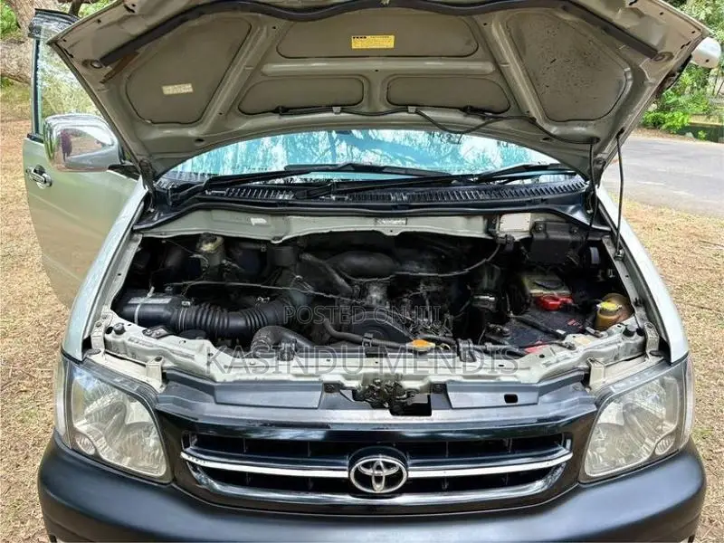 Toyota Noah 2000