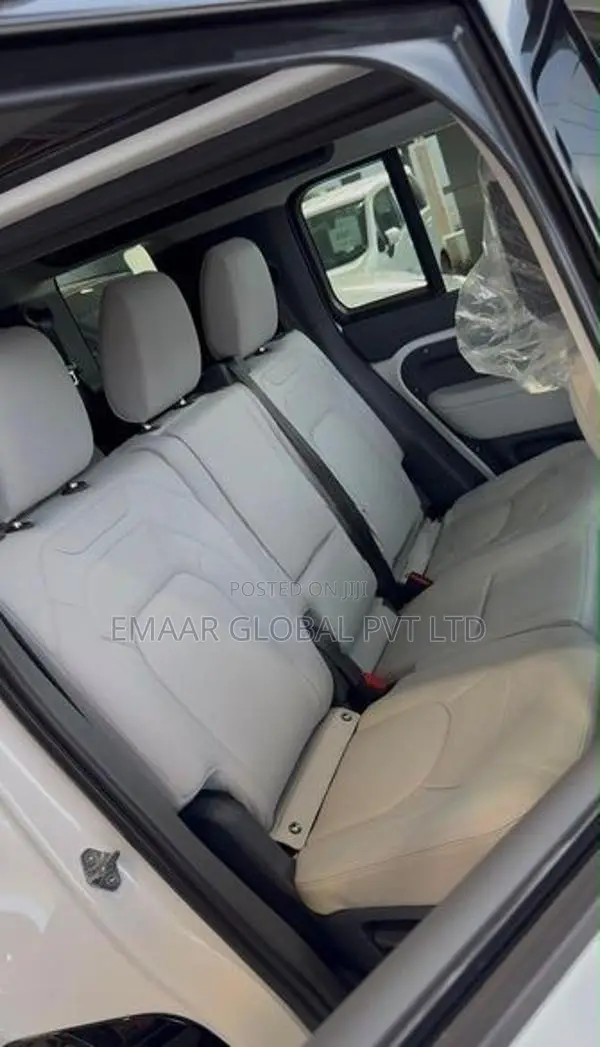 Land Rover Defender Fully loaded 2026