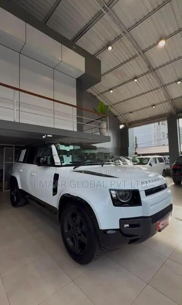 Land Rover Defender Fully loaded 2026