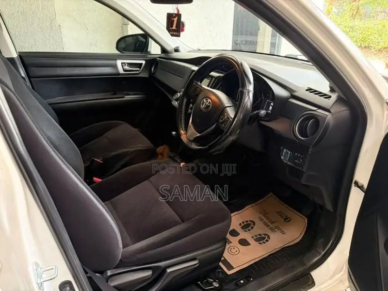 Toyota Axio Hybrid 2014