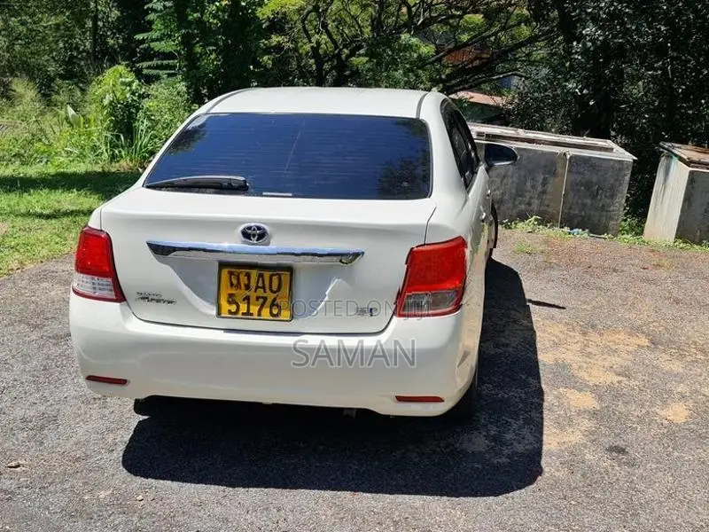 Toyota Axio Hybrid 2014