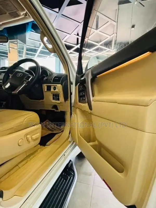Toyota Land Cruiser Prado TX 2015