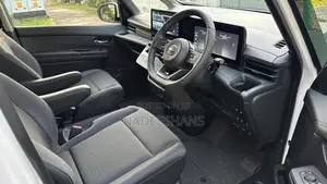 Nissan Serena E-POWER 2025