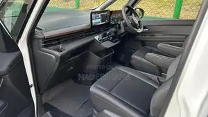 Nissan Serena E-POWER 2025