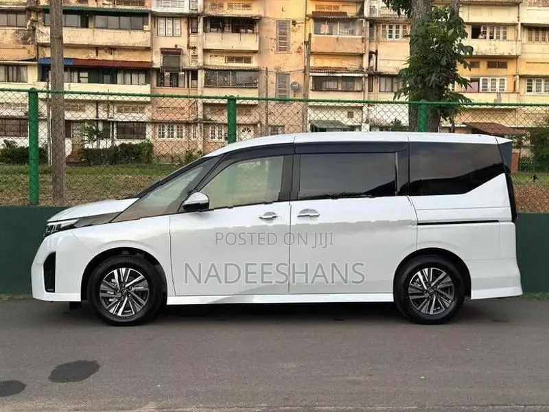 Nissan Serena E-POWER 2025