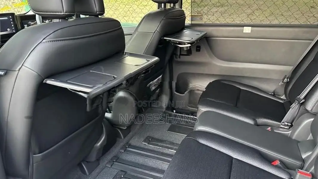 Nissan Serena E-POWER 2025