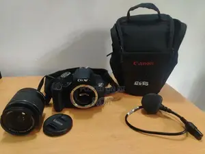 Canon EOS 2000D
