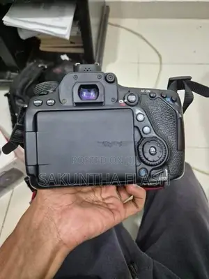 canon 80d with 85mm 1.8 lens