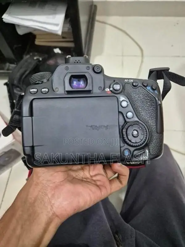 canon 80d with 85mm 1.8 lens