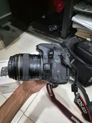 canon 80d with 85mm 1.8 lens