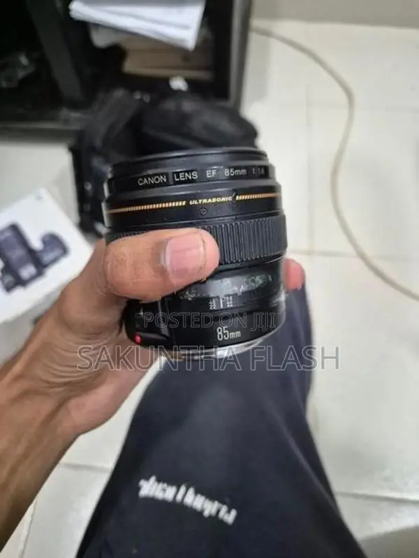 canon 80d with 85mm 1.8 lens