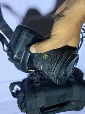 Canon 5D mark ii with lens