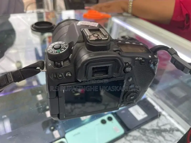 Eos Canon 80 D Camera