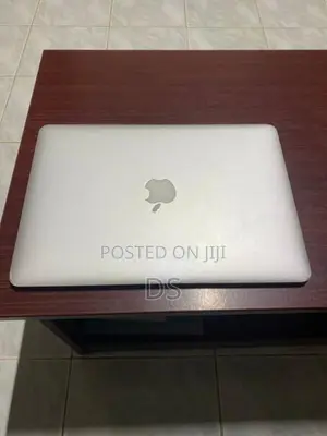 Apple MacBook Air 13 (2015)