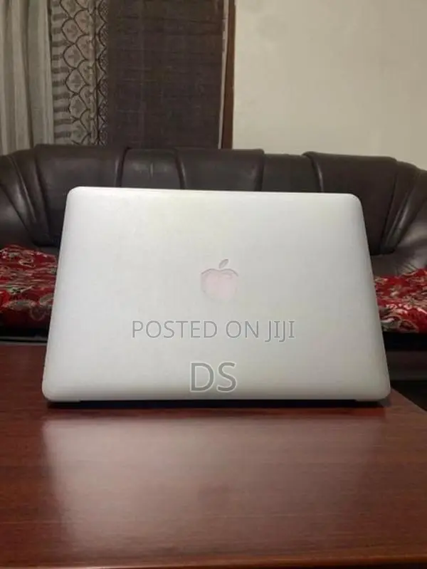 Apple MacBook Air 13 (2015)