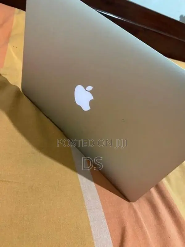 Apple MacBook Air 13 (2015)
