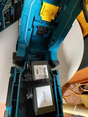 Makita Job Site Charger Radio with Bluetooth