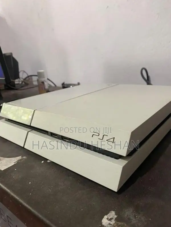 Ps4 with 2 controllers