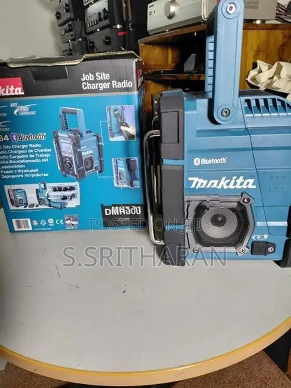 Makita Job Site Charger Radio with Bluetooth