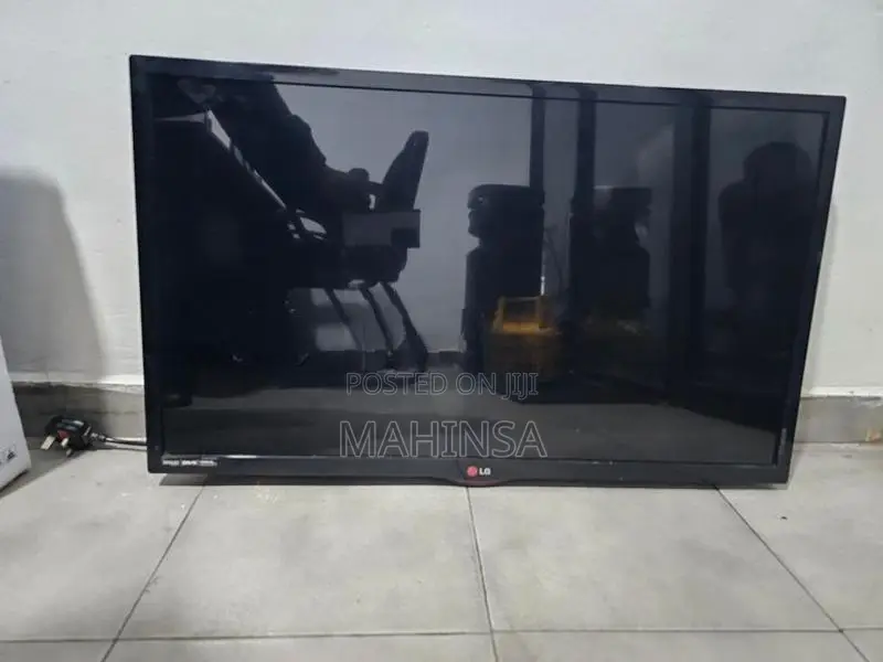 LG 32 Inch UHD TV