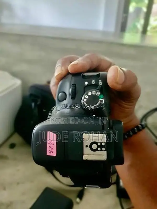 Canon 100D