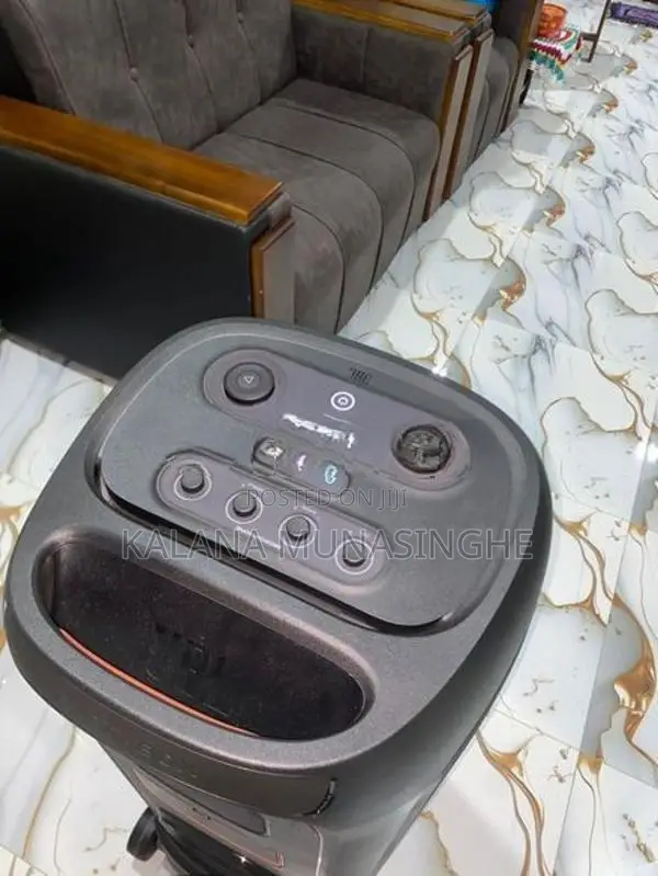 JBL 720 Speaker