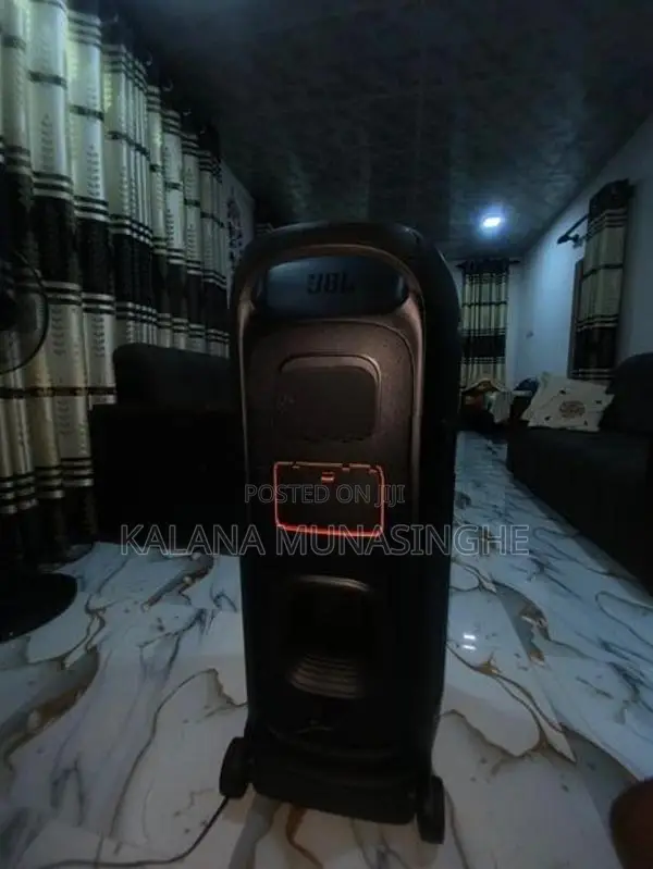 JBL 720 Speaker