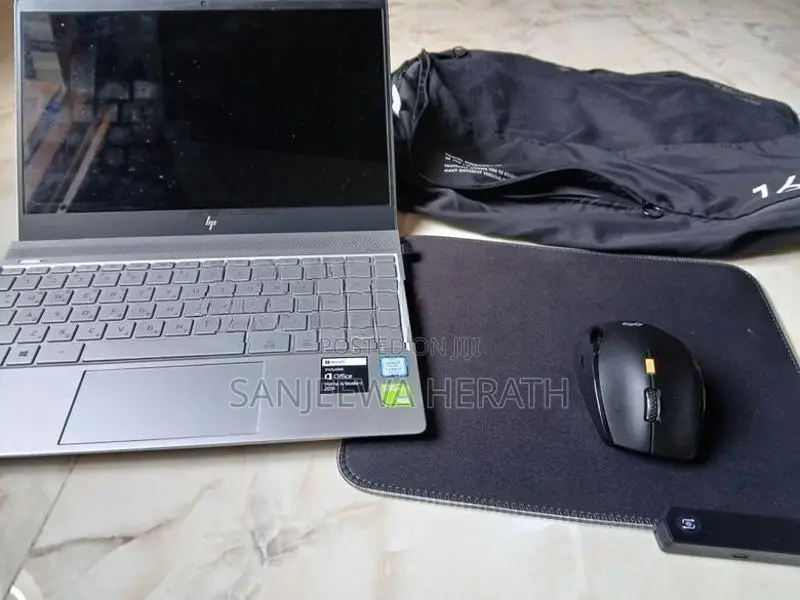 Intel Core i7-7500U processor NVIDIA GeForce MX150 + HD Graphics