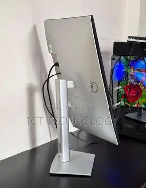 Dell UltraSharp 24.9 inch IPS frameless Type C monitor