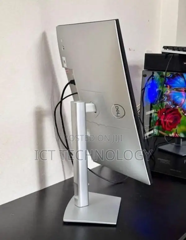 Dell UltraSharp 24.9 inch IPS frameless Type C monitor
