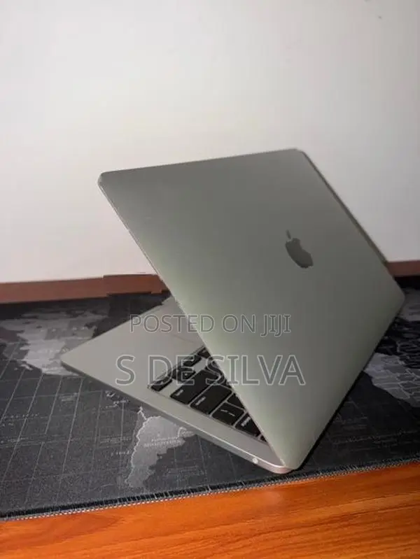Apple MacBook Pro 2020, Touch Bar, 8GB, 256GB SSD