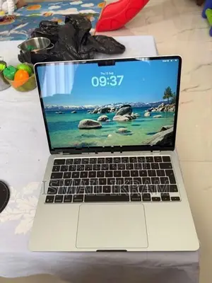 Apple MacBook Air M5