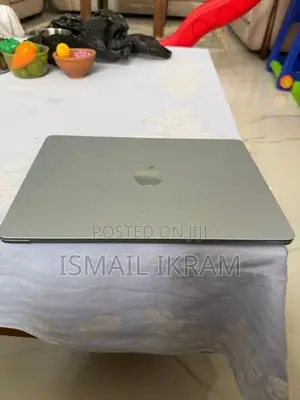 Apple MacBook Air M5