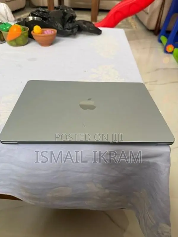 Apple MacBook Air M5