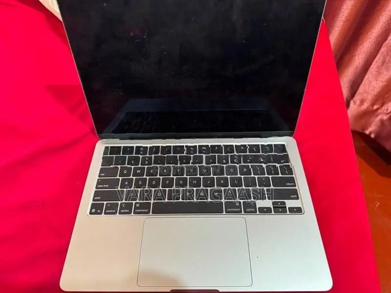 MacBook Air M4 16GB / 256 GB