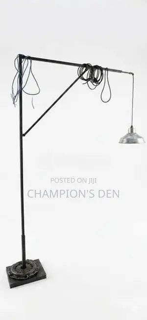 Carrom Lamp Shade Stand